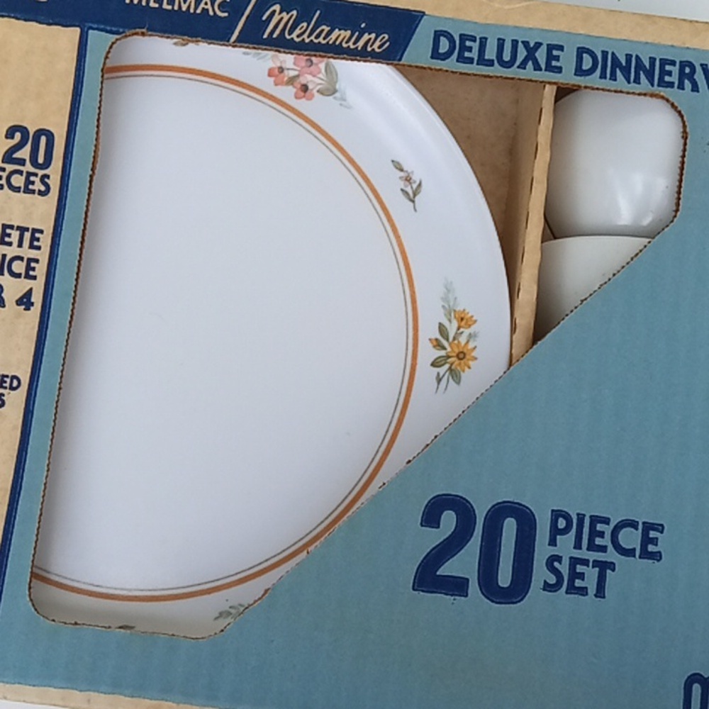 New Old Stock Metro Apolloware 20 Piece Dinnerware Set